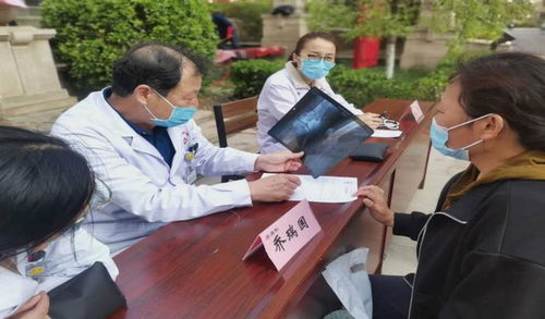 德州市中醫(yī)院健康義診活動走進(jìn)御景國際小區(qū)，為居民提供專業(yè)養(yǎng)生保健服務(wù)